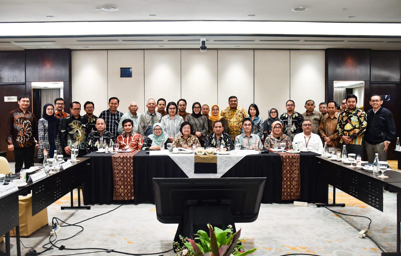 Gelar Expert Meeting Bidang Kehutanan, Menteri LHK Dengar Masukan Dari FOReTIKA