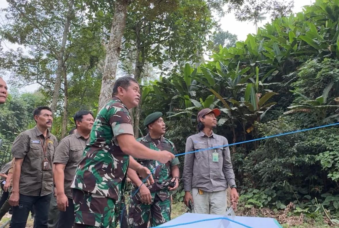 KLHK Bersama TNI Lepasliarkan 12 Individu Satwa Liar Di Hutan Gunung Sanggabuana