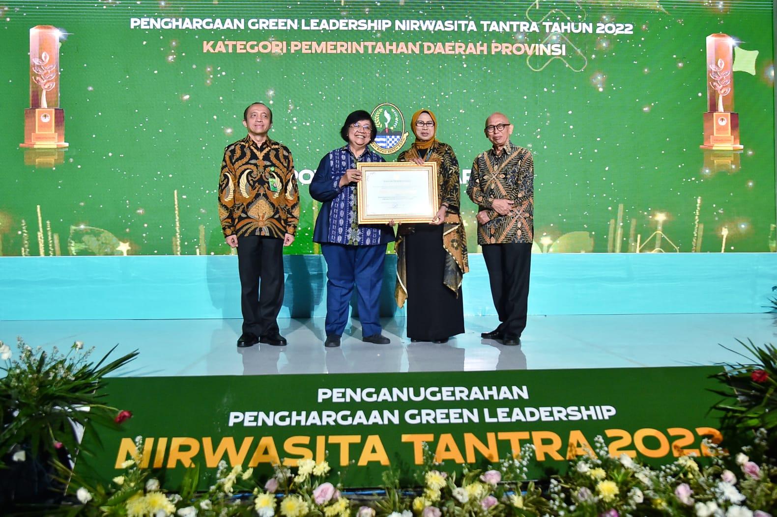 Komitmen Jaga Lingkungan, Para Pemimpin Daerah Diganjar Nirwasita Tantra