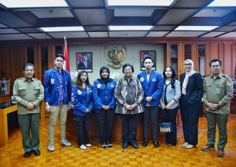 Wakili Indonesia di Kompetisi Peradilan Lingkungan Hidup Tingkat Dunia, Menteri LHK Beri Dukungan Kepada Tim Peradilan Semu Fakultas Hukum Trisakti